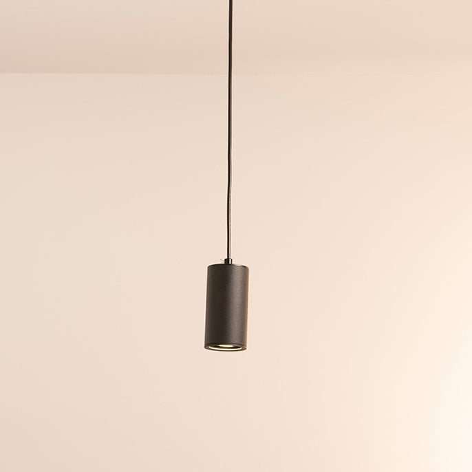 Nordycka minimalistyczna lampa wisząca kolumna z metalu