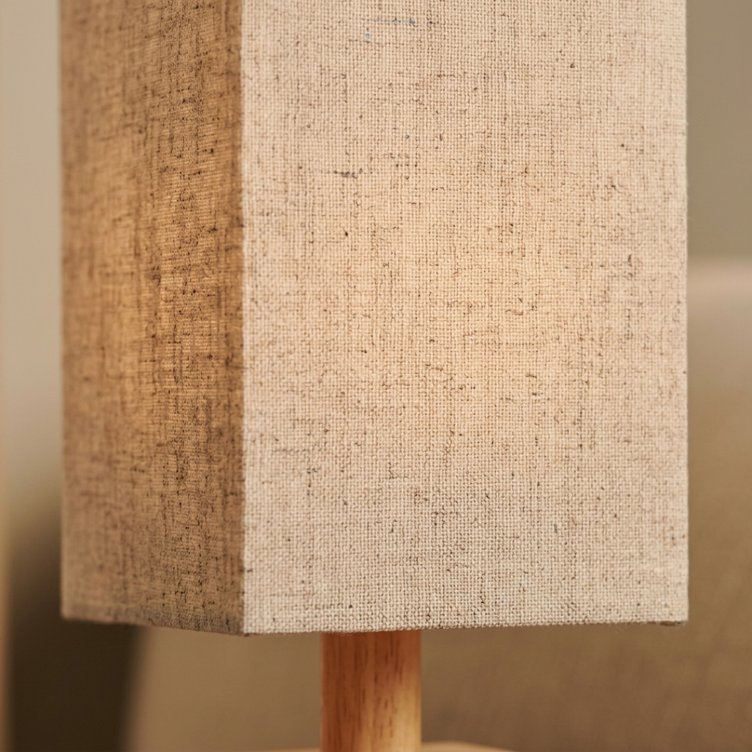 Bob – Designerska bezprzewodowa lampa stołowa z drewna