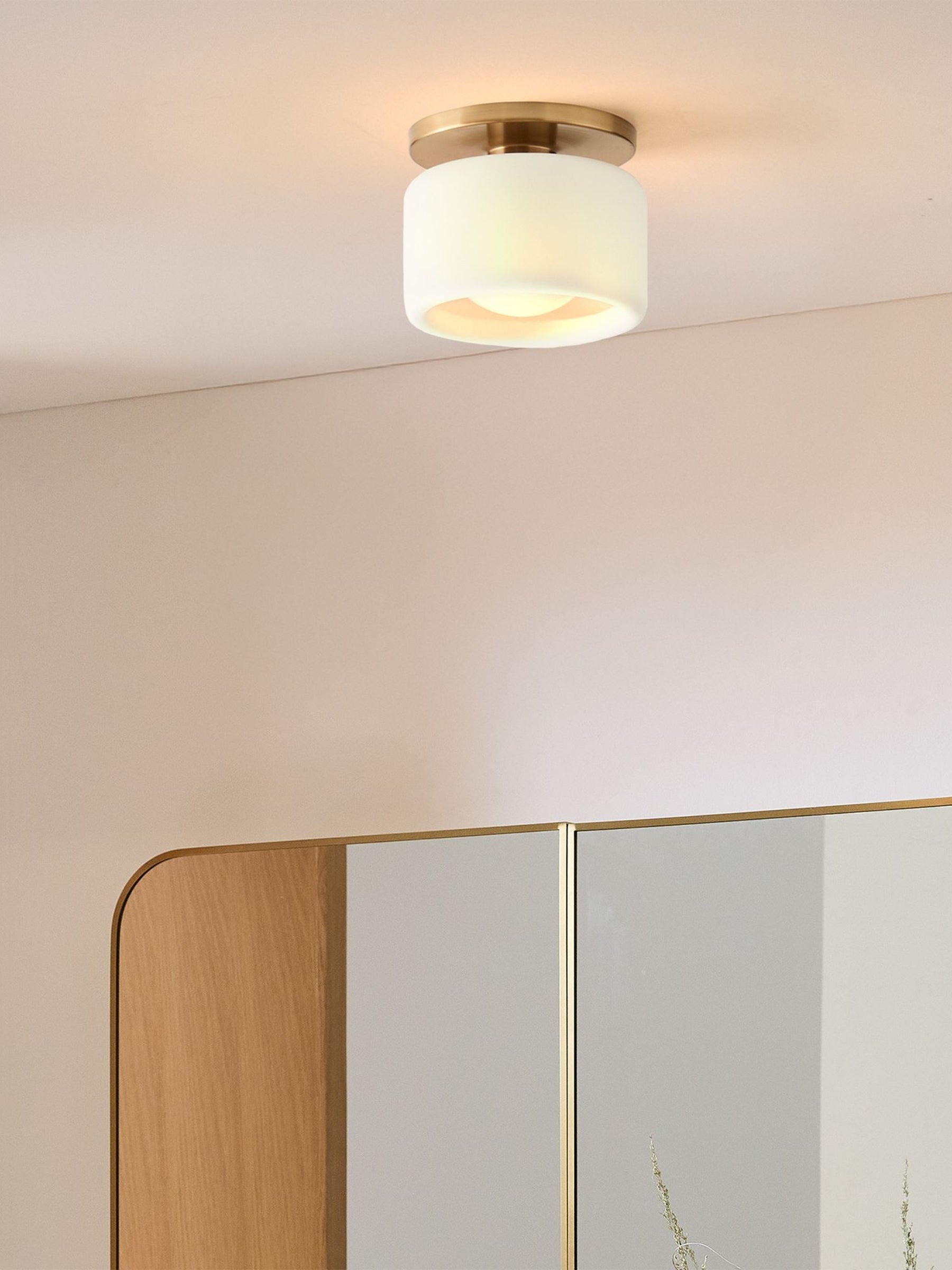 Skandynawska porcelanowa lampa sufitowa montowana na płasko