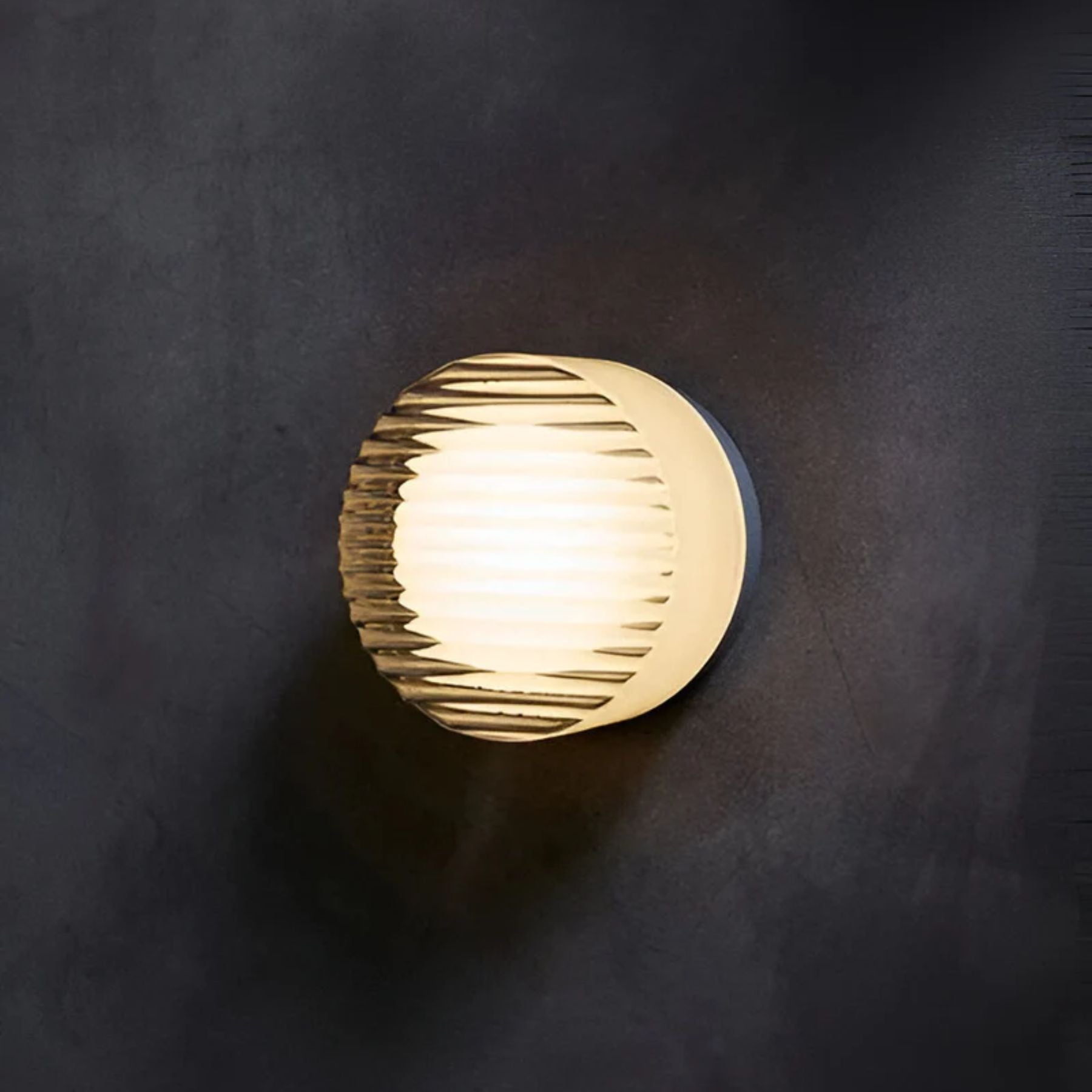Ronde wandlamp met zacht licht