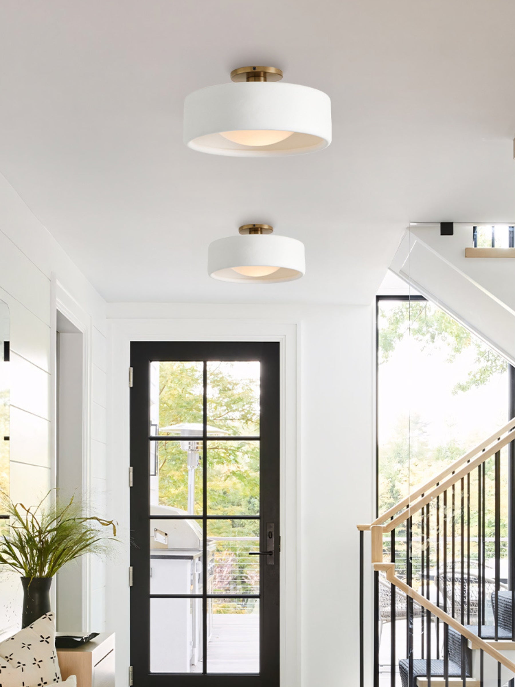 Skandynawska porcelanowa lampa sufitowa montowana na płasko