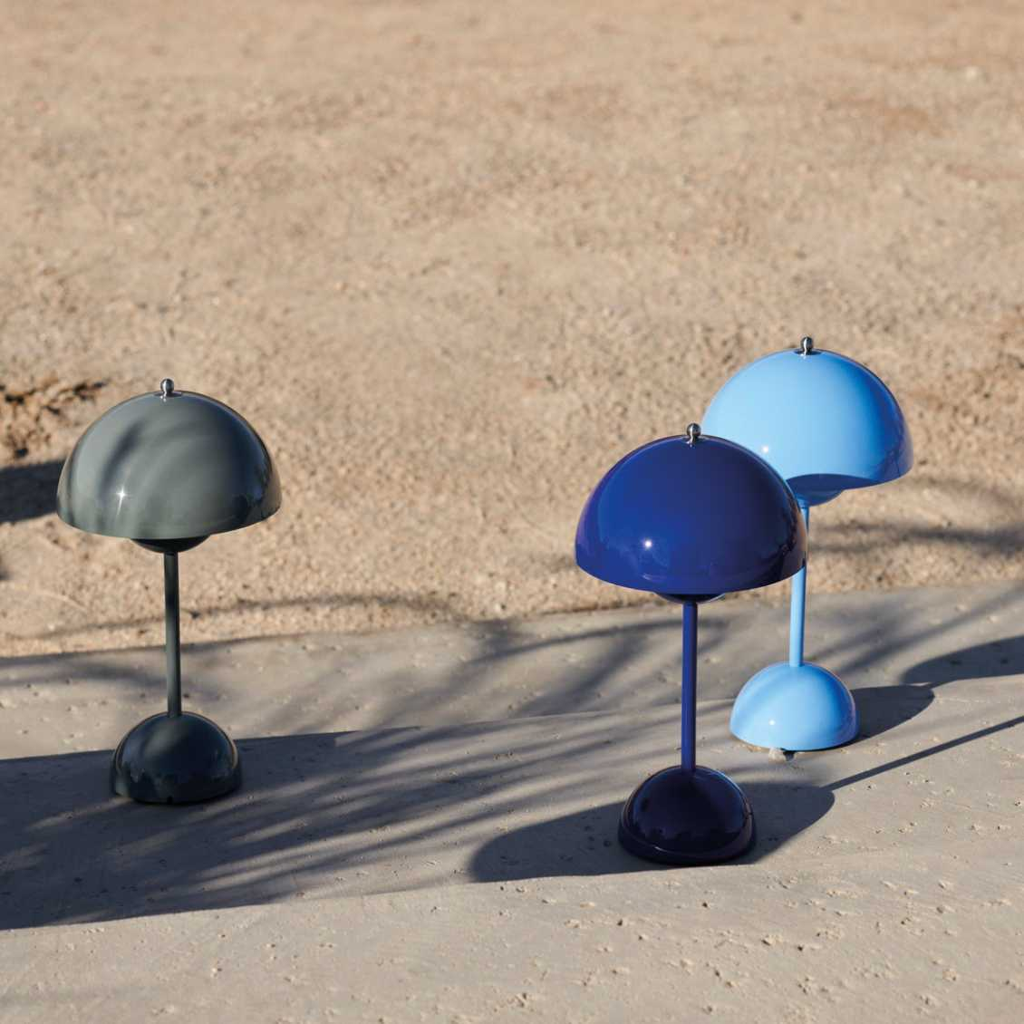 Minimalistische LED-tafellamp in de vorm van een paddenstoel