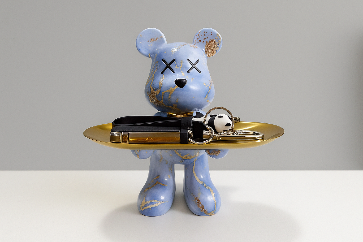 Figurine debout d'ours avec plateau d'exposition rond