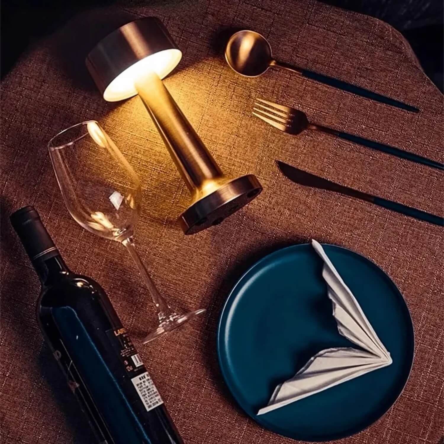 Klasyczna lampa stołowa w kształcie hantli