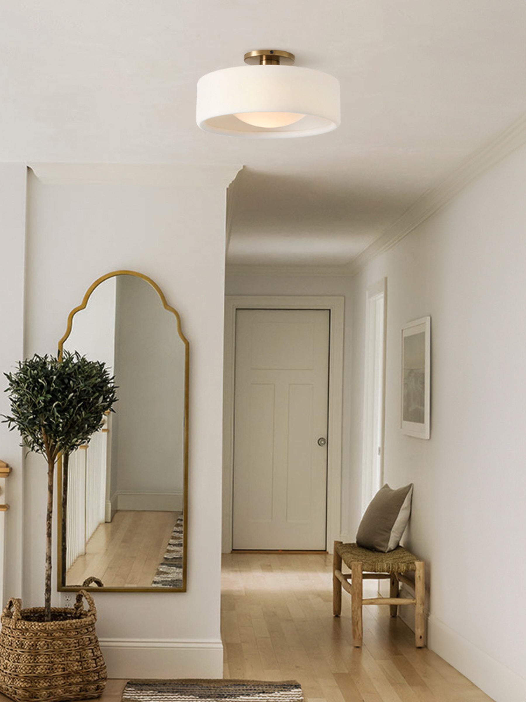 Skandynawska porcelanowa lampa sufitowa montowana na płasko