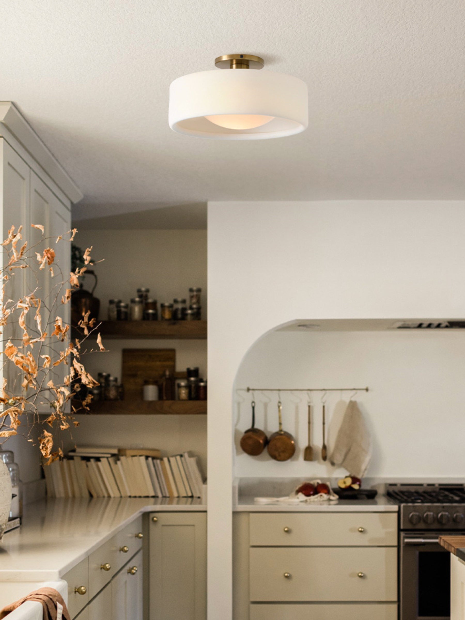 Skandynawska porcelanowa lampa sufitowa montowana na płasko