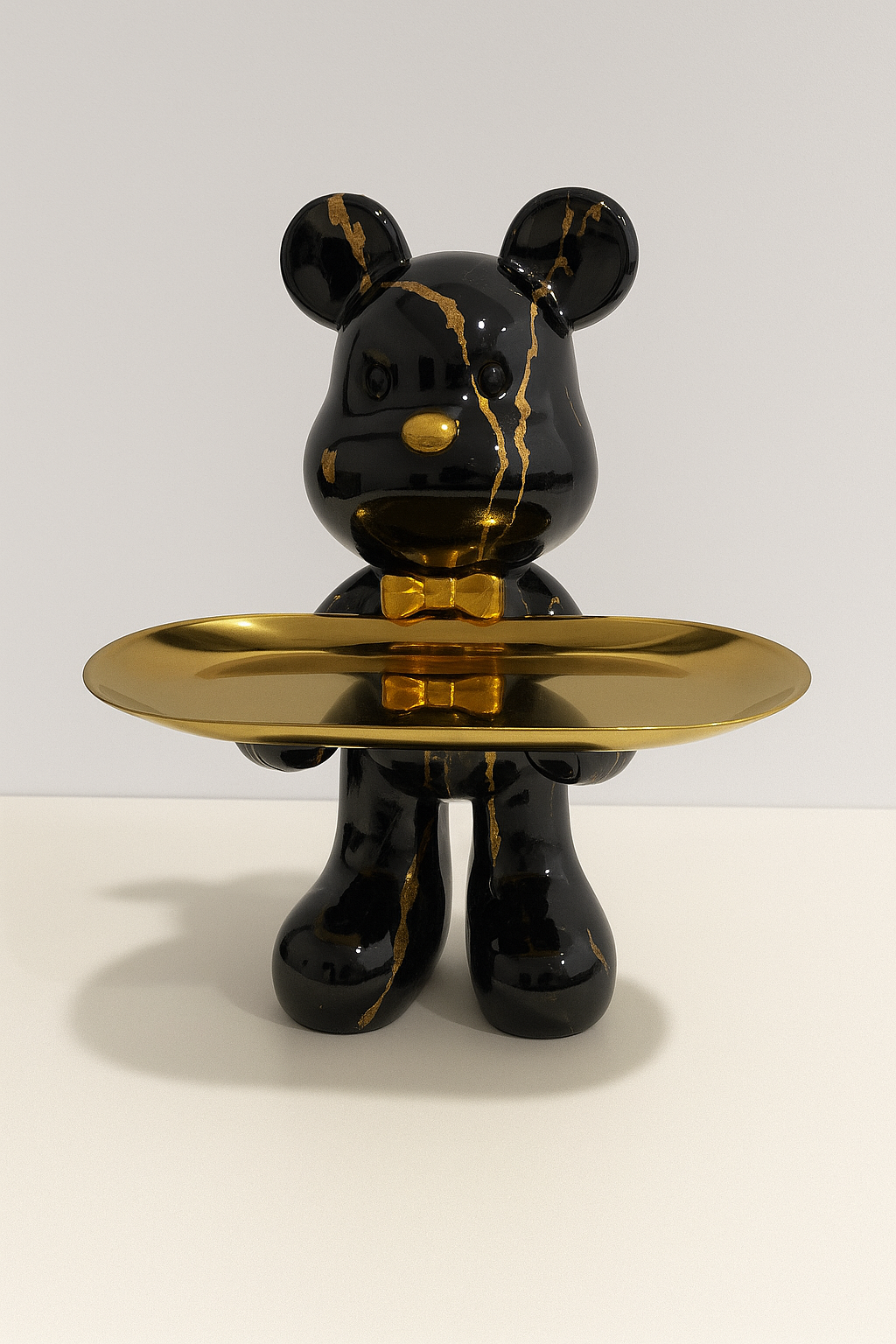 Figurine debout d'ours avec plateau d'exposition rond