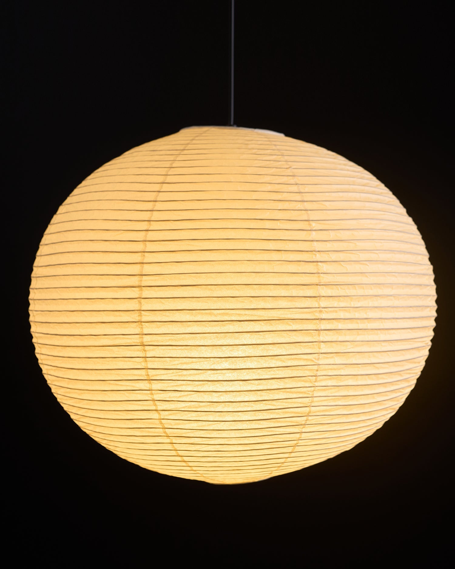 Lampe suspendue avec abat-jour sphérique à structure pliable