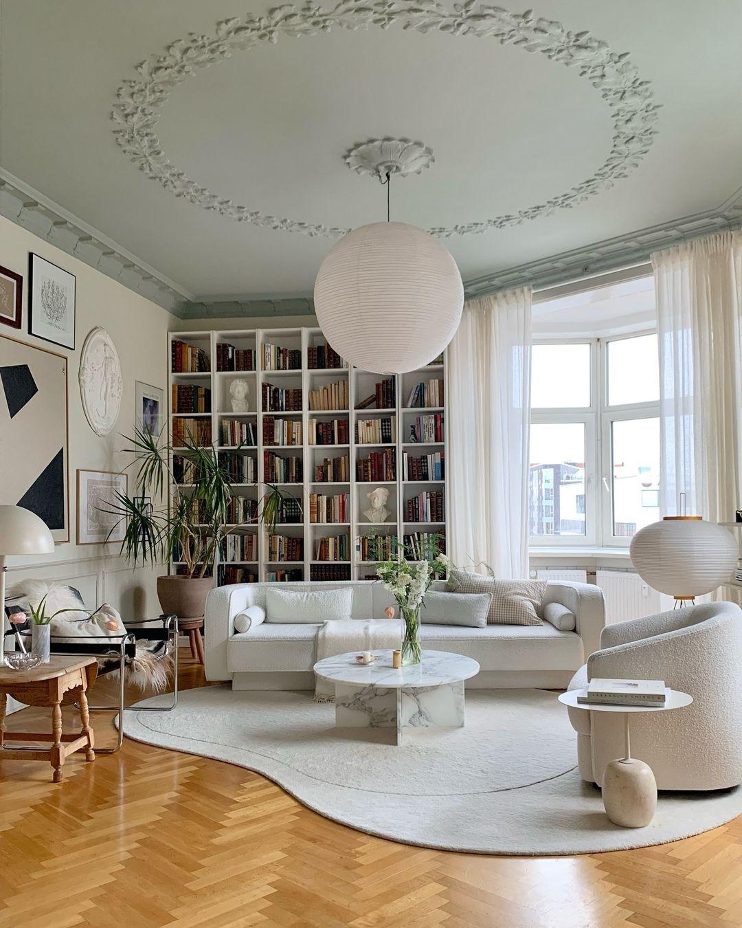 Lampe suspendue avec abat-jour sphérique à structure pliable