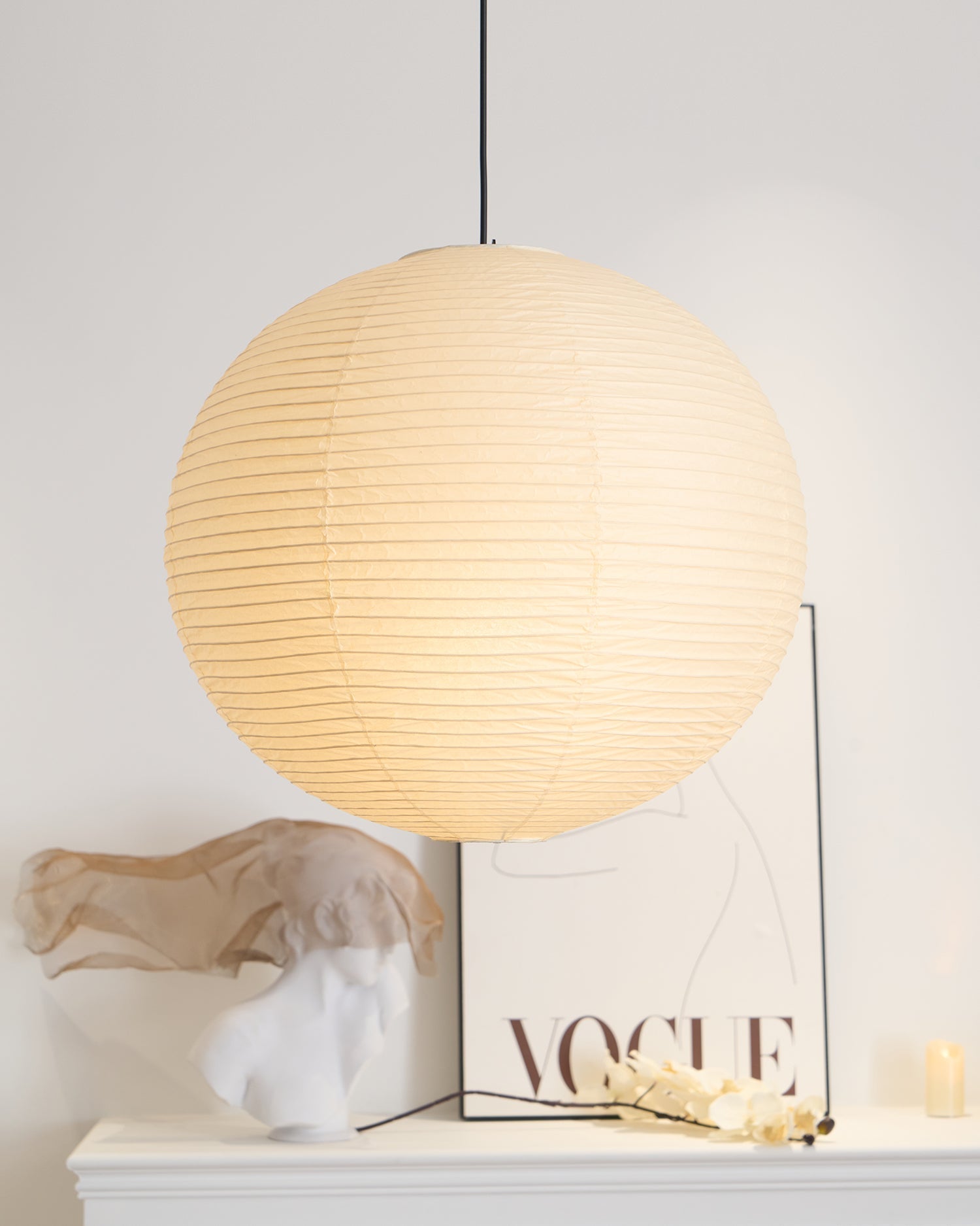 Lampe suspendue avec abat-jour sphérique à structure pliable