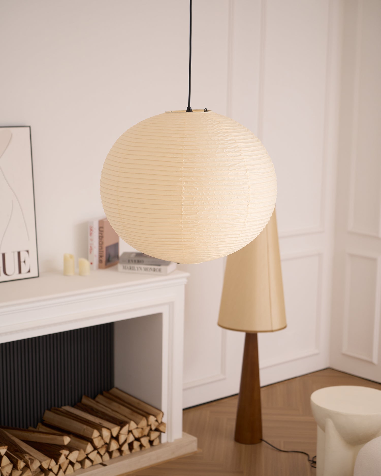 Lampe suspendue avec abat-jour sphérique à structure pliable