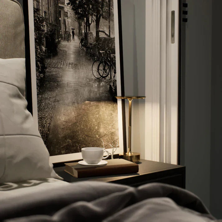 Płynna ściemnialna lampa stołowa z dotykowym sterowaniem i bezprzewodową regulacją