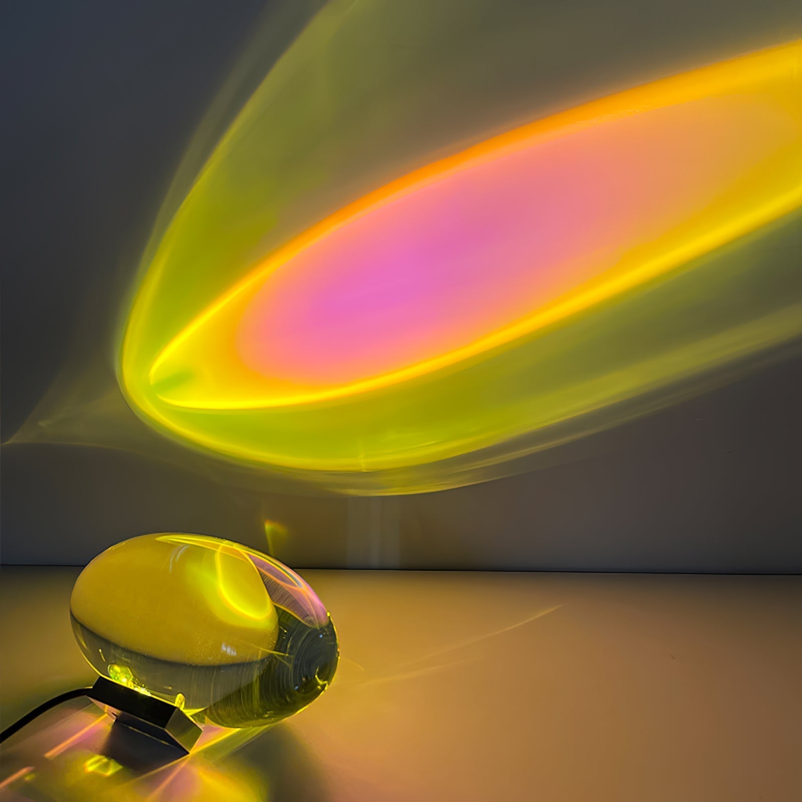 Artystyczna lampa stołowa w kształcie oka