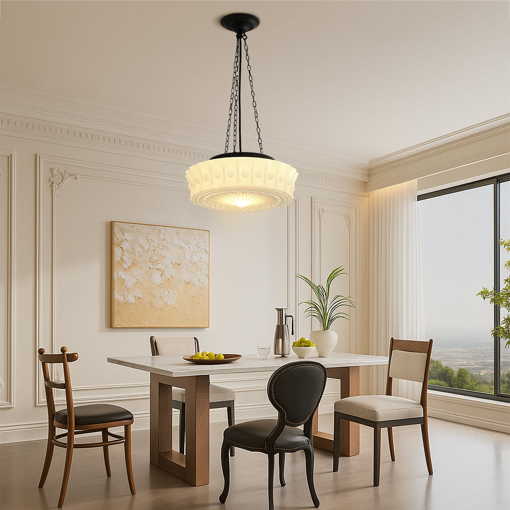 Minimalistyczna lampa wisząca w kształcie opalu w kolorze mlecznej bieli