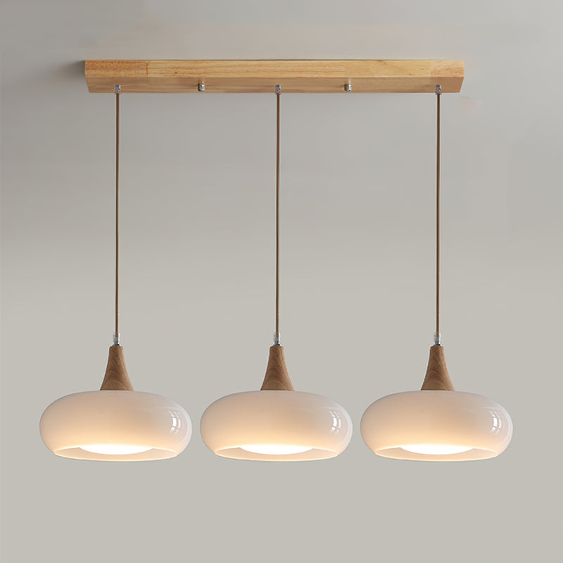 Hanglamp met houten balk en glazen kappen