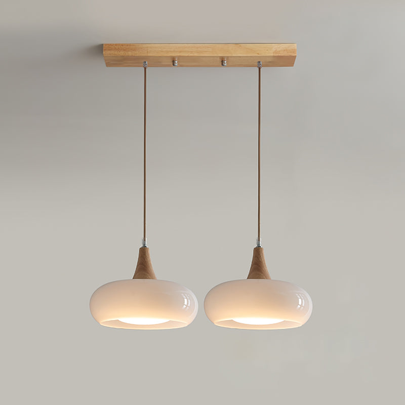 Hanglamp met houten balk en glazen kappen