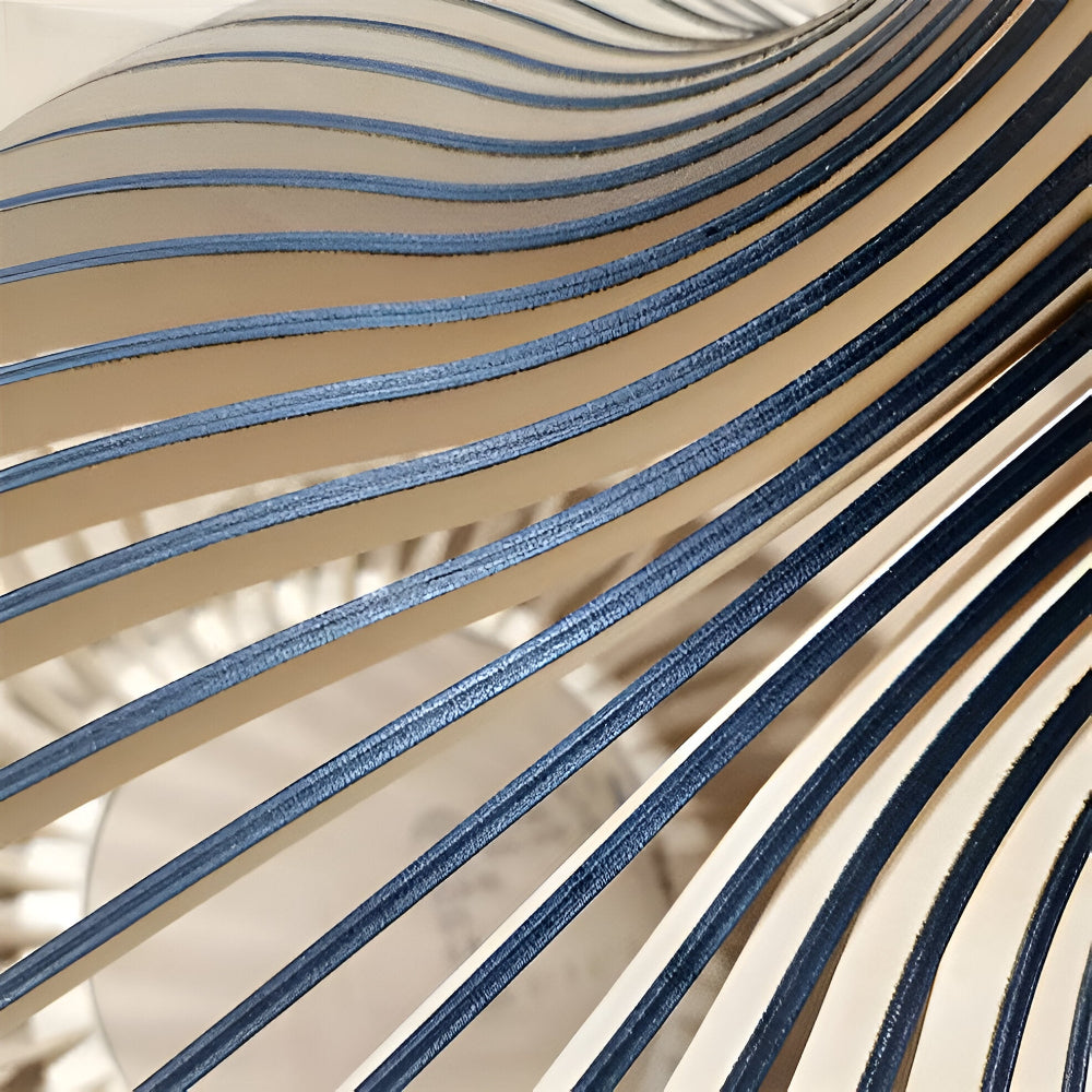 Lampa wisząca z drewnianym kloszem w formie ażurowej kuli