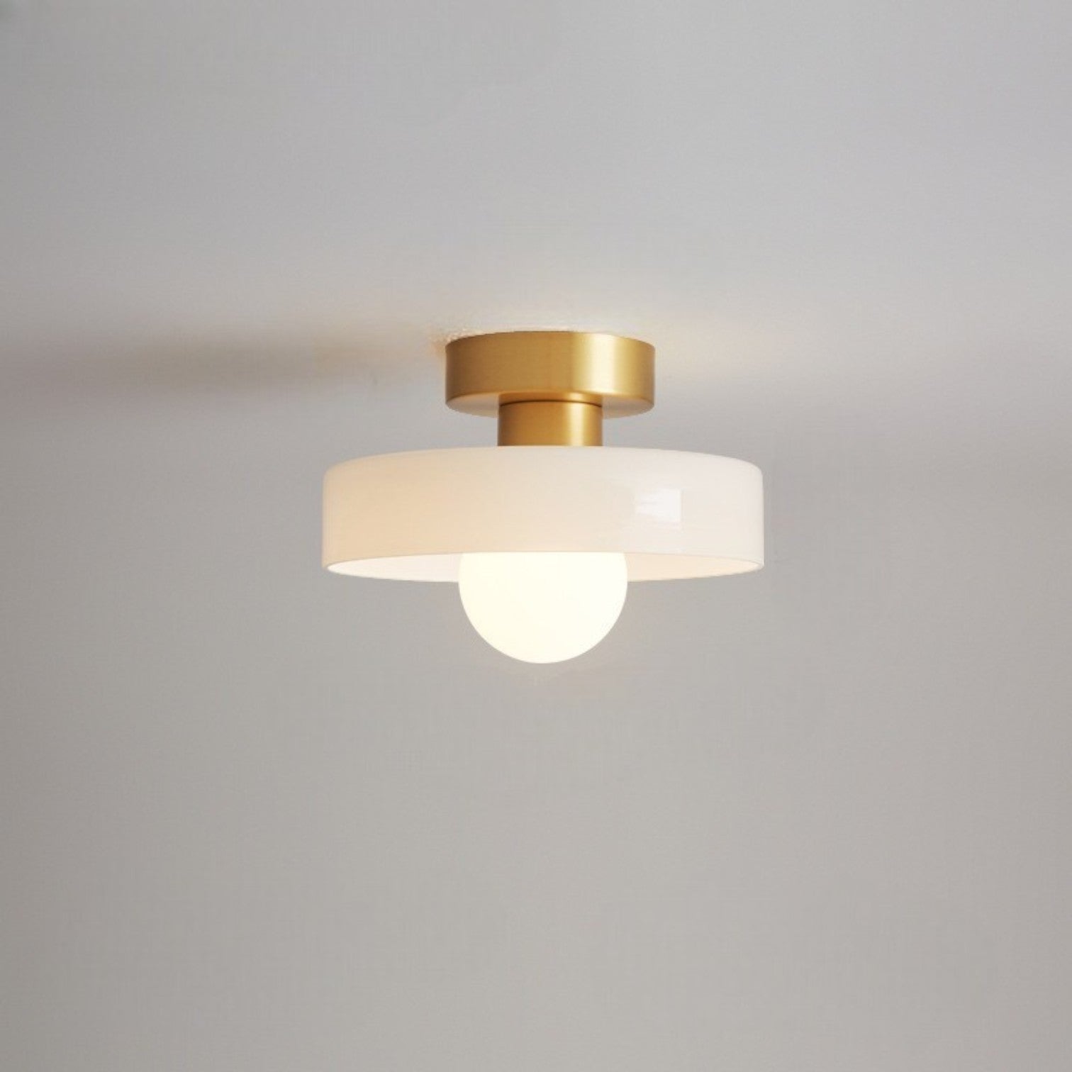 Francuska lampa sufitowa w stylu Bauhaus