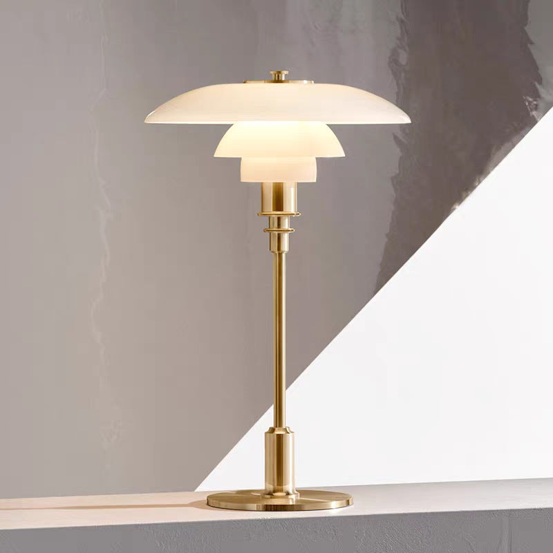 Minimalistyczna duńska designerska lampa stołowa