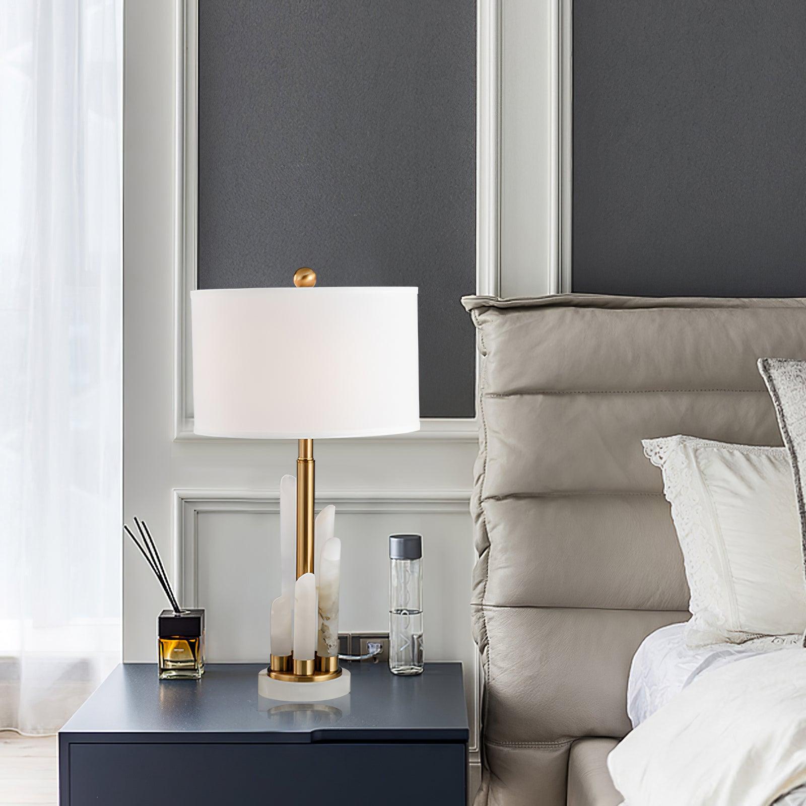 Lampe de table avec base cylindrique et tige haute