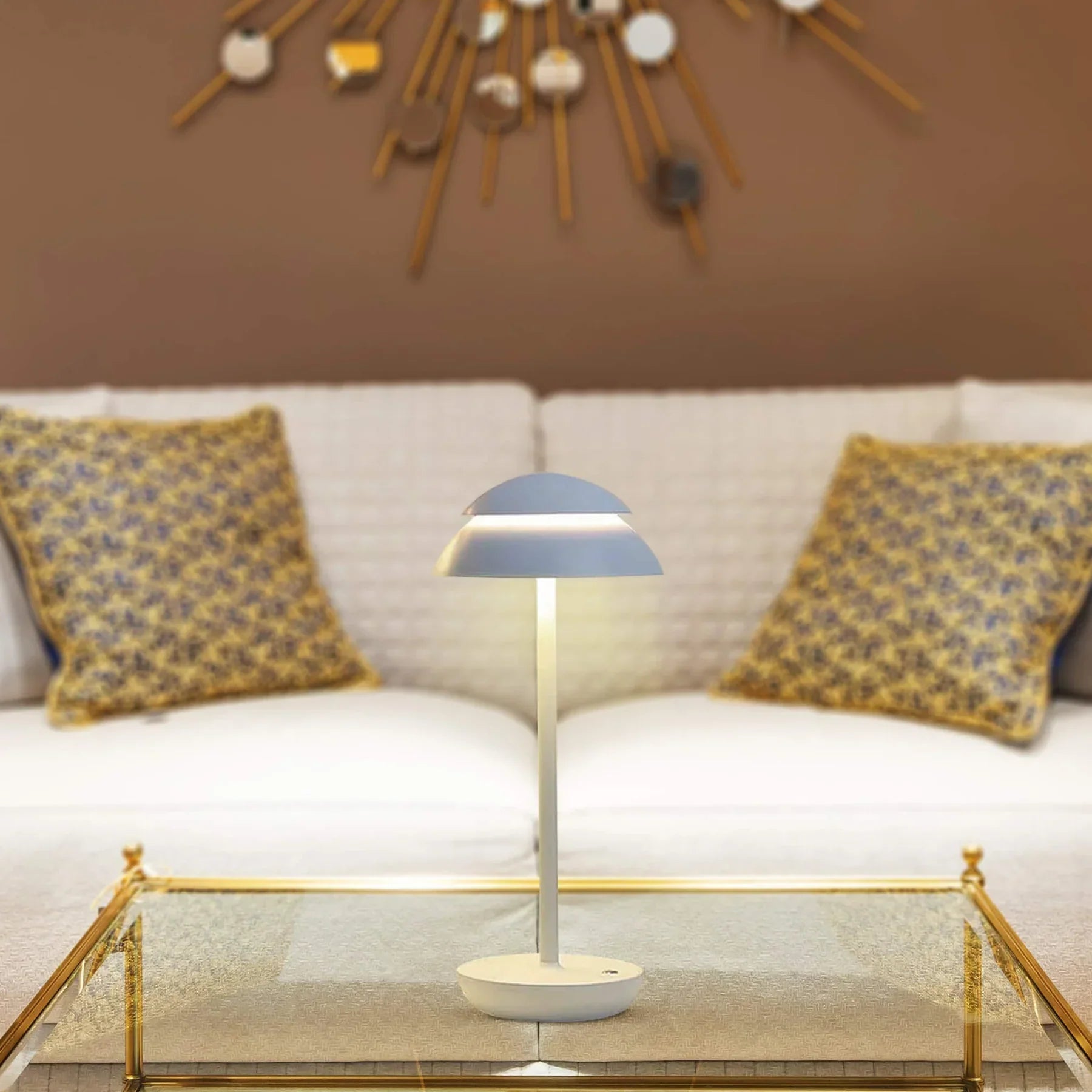 Lampa stołowa z kopułowym kloszem i panelem dotykowym