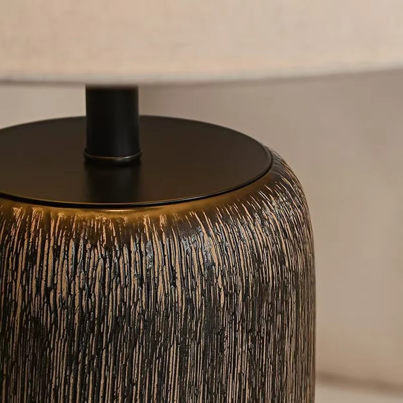 Minimalistyczna ceramiczna lampa podłogowa