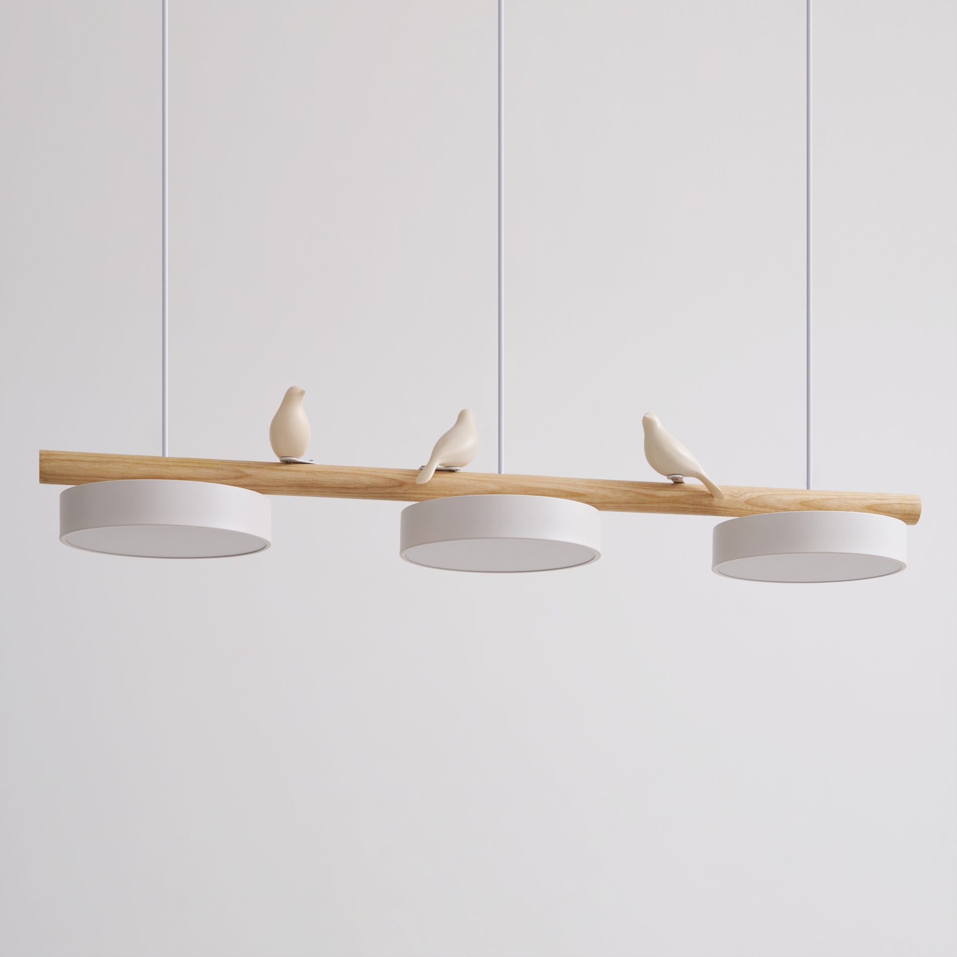 Hanglamp met vogeltjes op houten balk