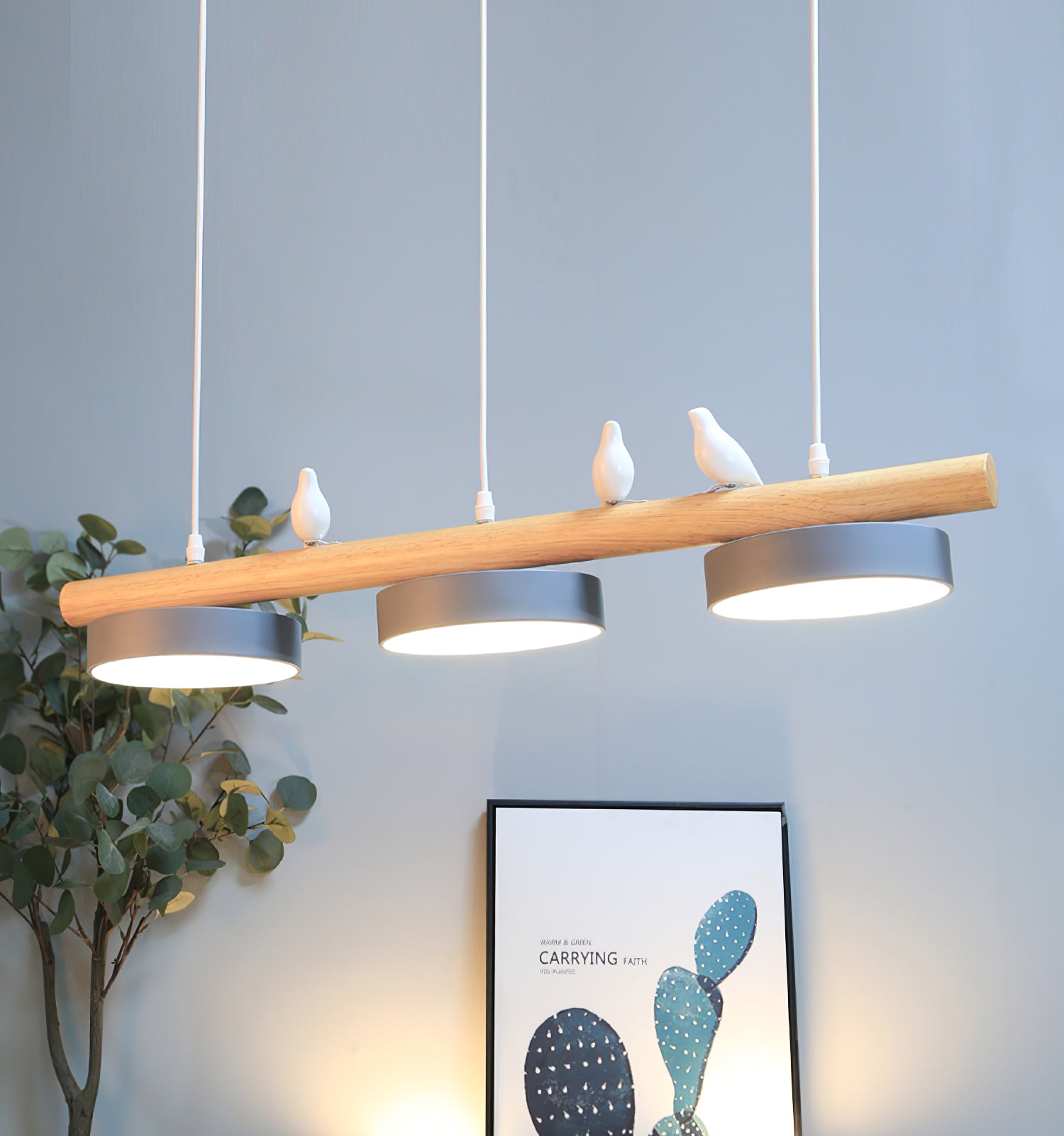 Hanglamp met vogeltjes op houten balk
