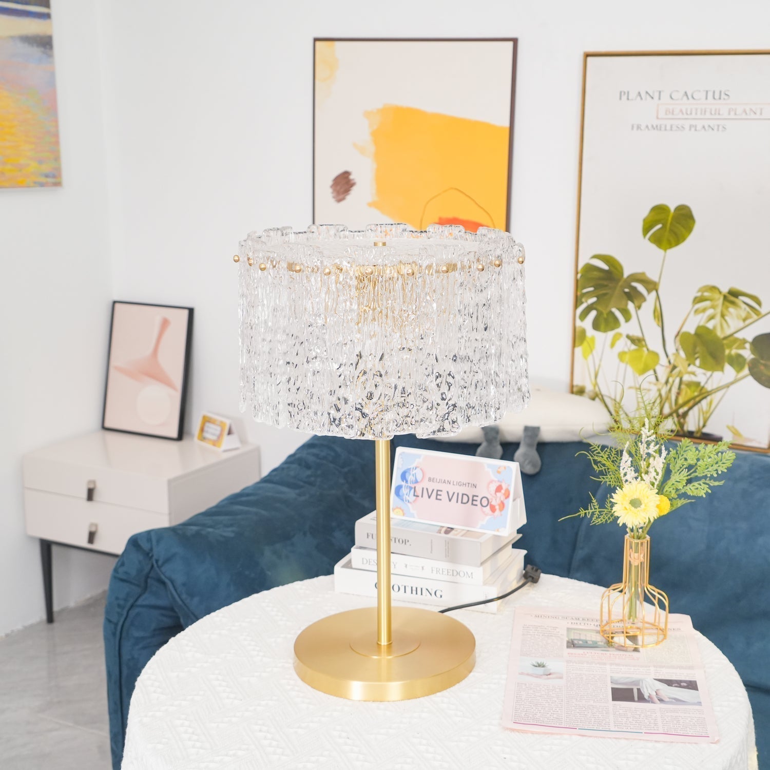 Lampe de table avec abat-jour superposé à texture et base ronde