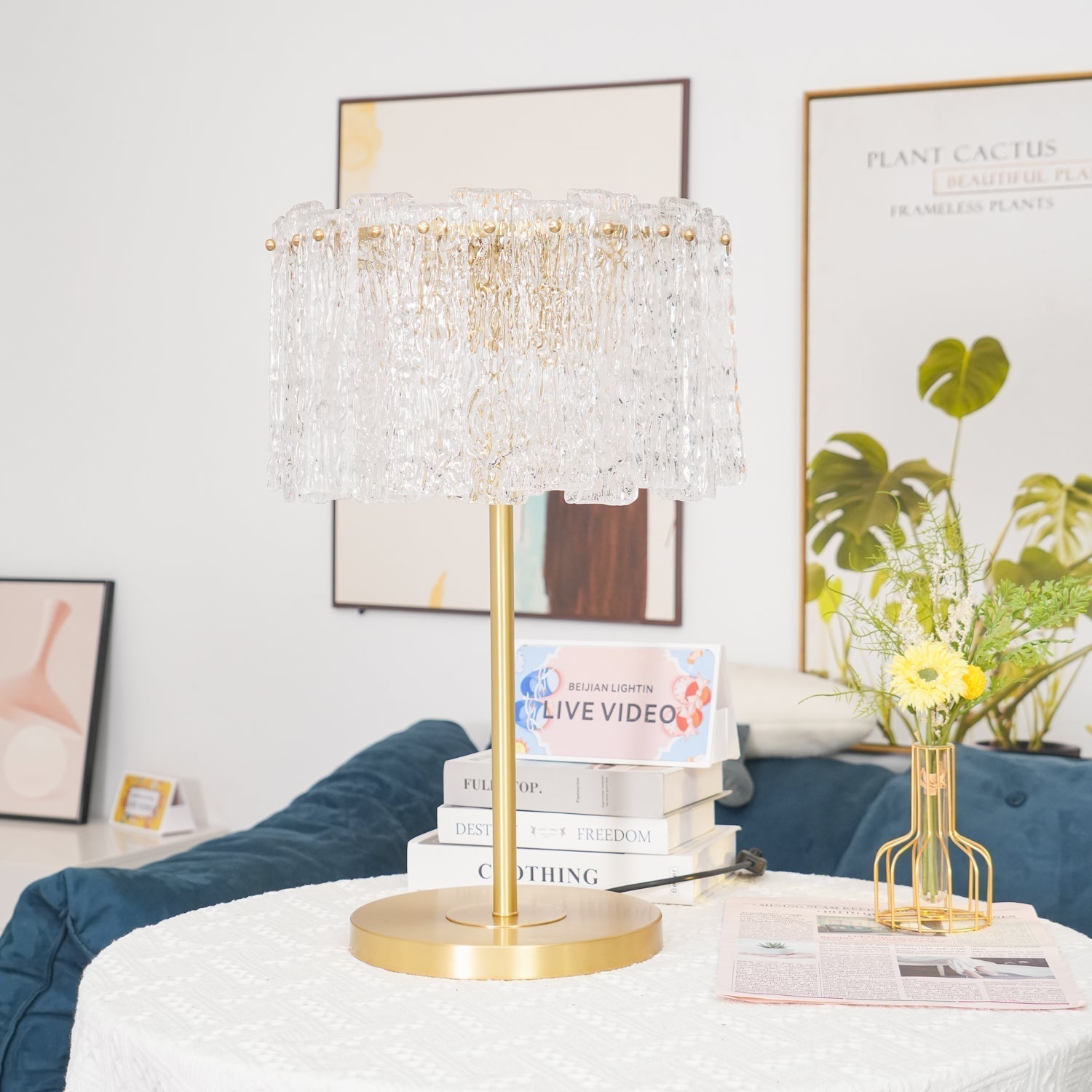 Lampe de table avec abat-jour superposé à texture et base ronde