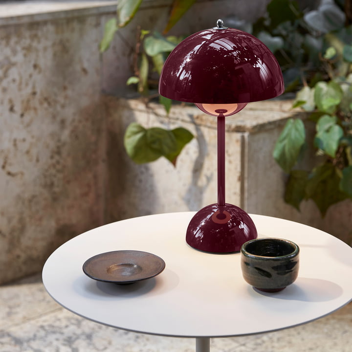 Minimalistische LED-tafellamp in de vorm van een paddenstoel