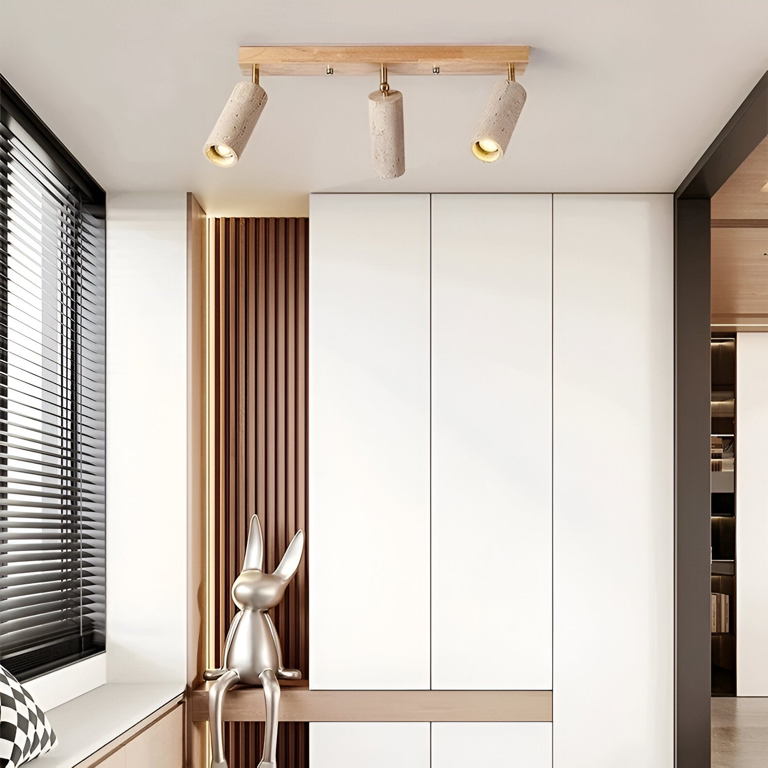 Plafondspot van travertijn in wabi-sabi stijl