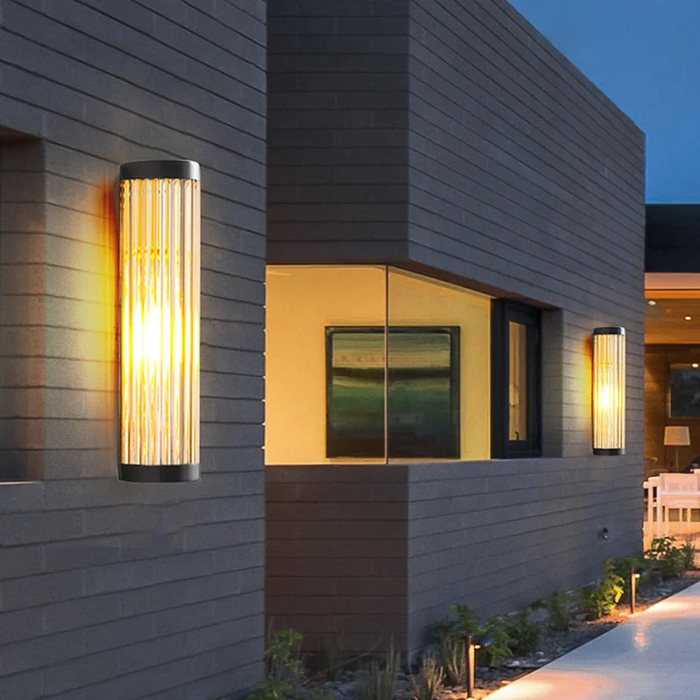 Buitenwandlamp LED met halfronde metalen en glazen behuizing