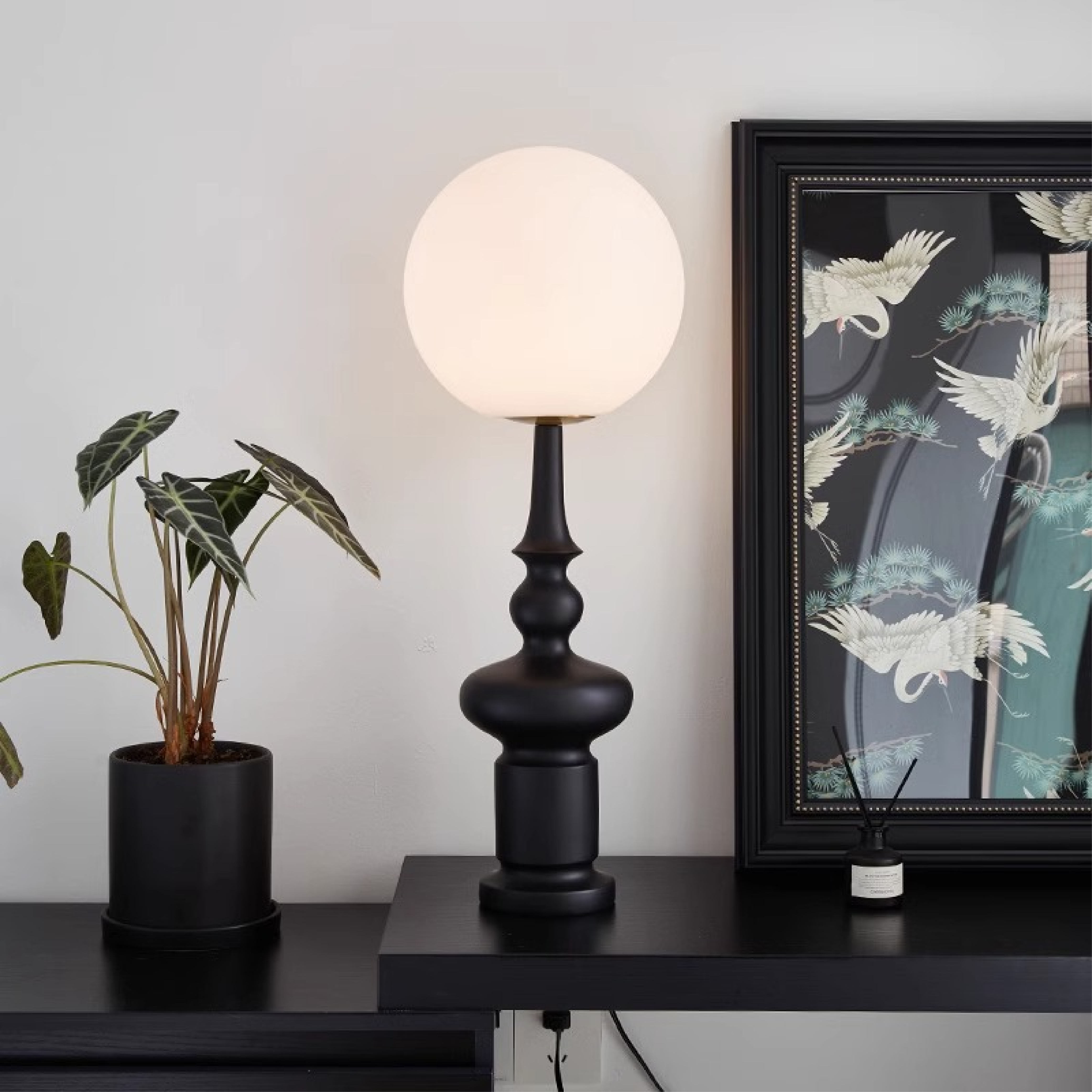 Współczesna czarna lampa podłogowa Bauhaus