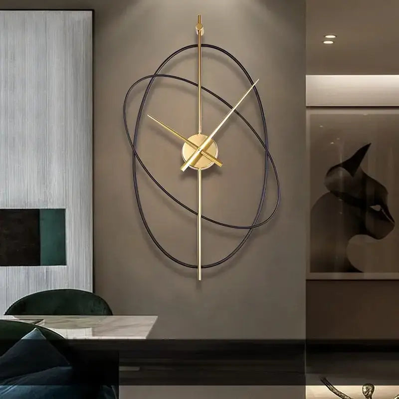 Metalowy zegar ścienny złoty z geometryczną konstrukcją