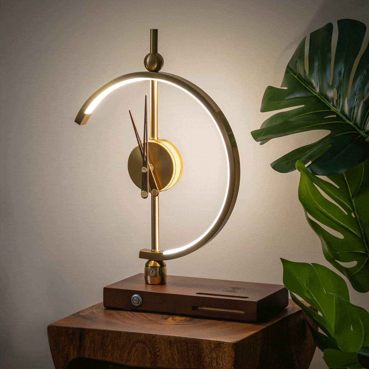 Lampe de table avec cadre lumineux rond et cadran d'horloge