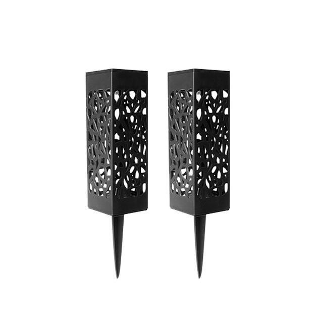 Dekoracyjna solarna latarnia ogrodowa tworzaca nastrojowe cienie