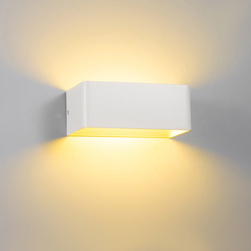 Moderne wandlamp met boven- en onderverlichting