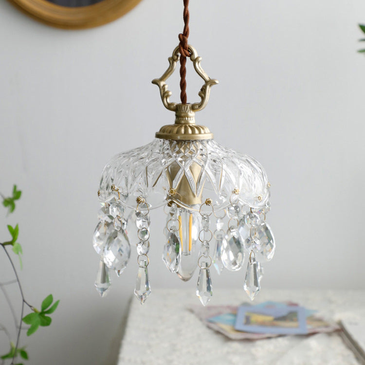 Hangende kristallen lamp in vintage stijl met messing afwerking