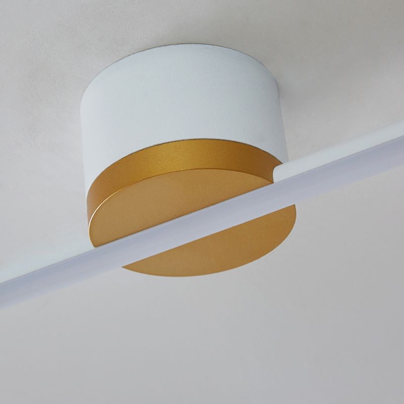 Lineaire plafondlamp voor opbouwmontage