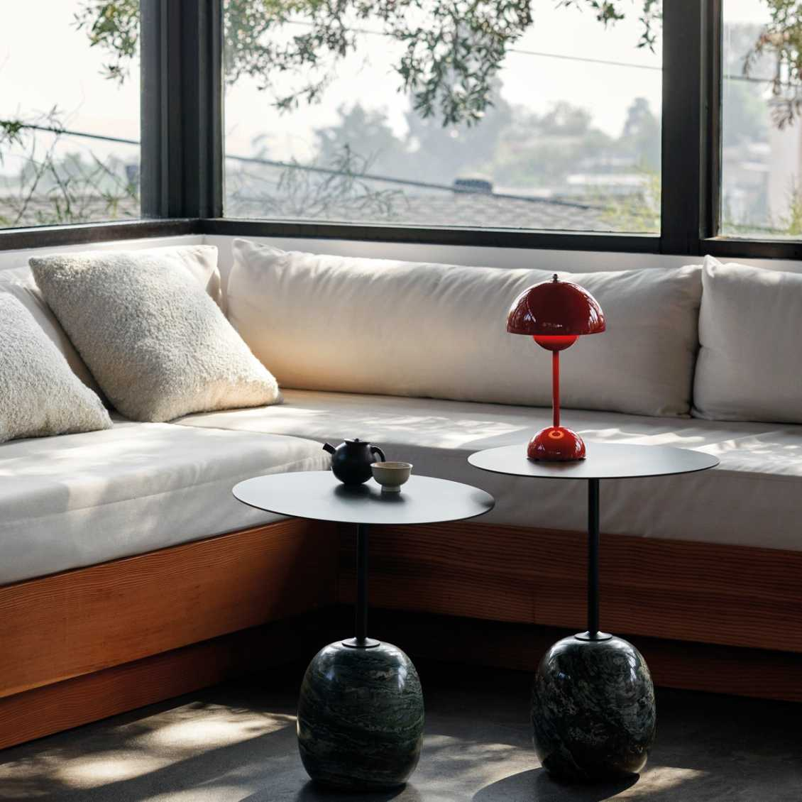 Minimalistische LED-tafellamp in de vorm van een paddenstoel