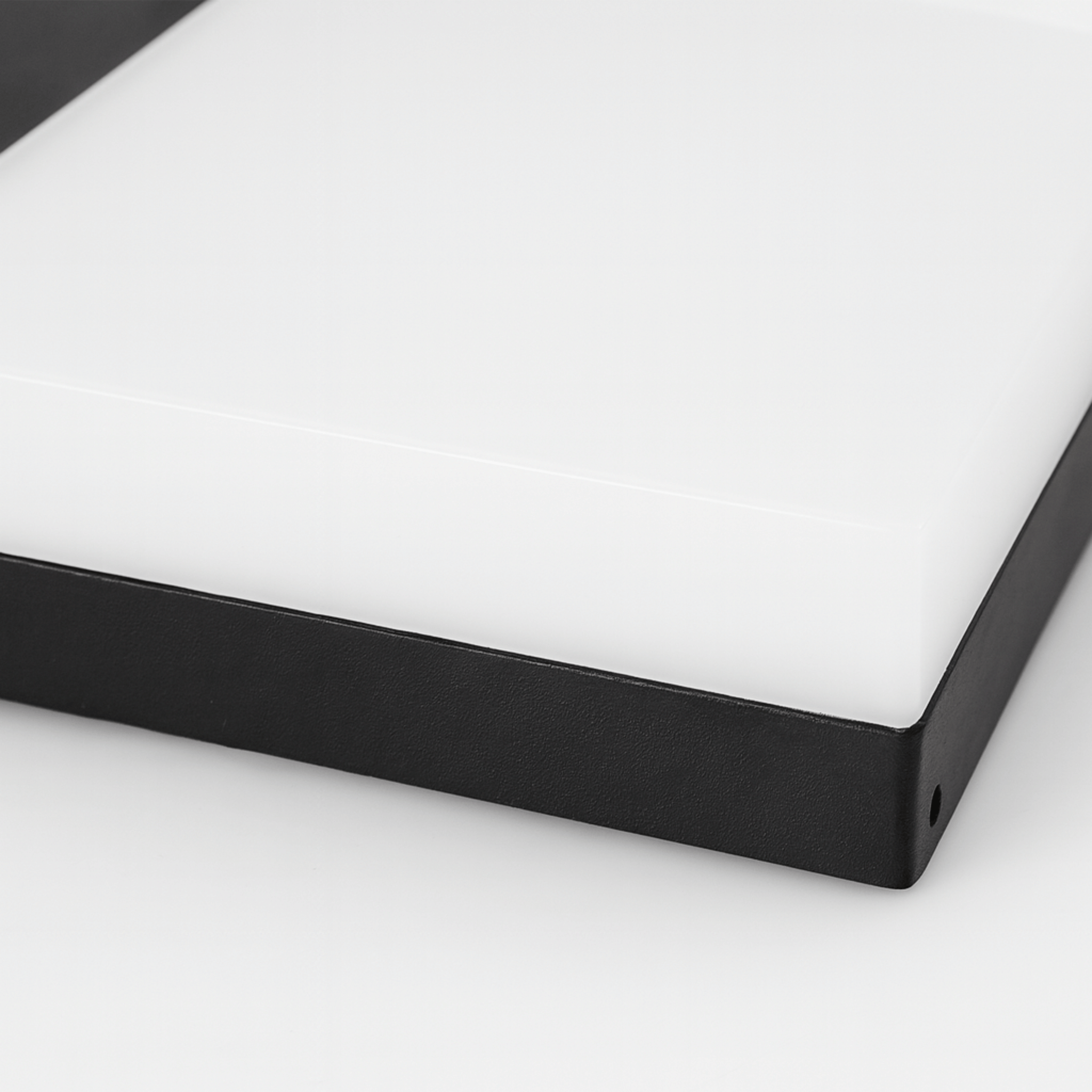 Wandlamp met rechthoekige vorm en diffusorplaat