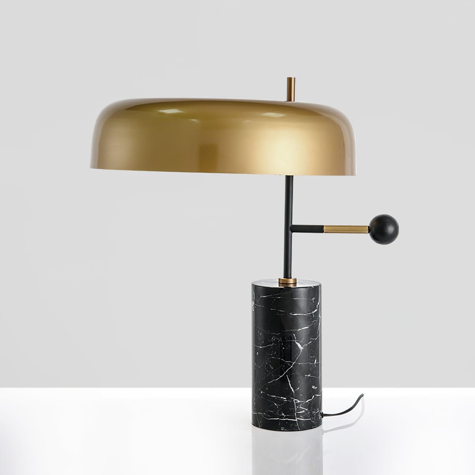 Lampe de table avec abat-jour semi-circulaire sur bras latéral