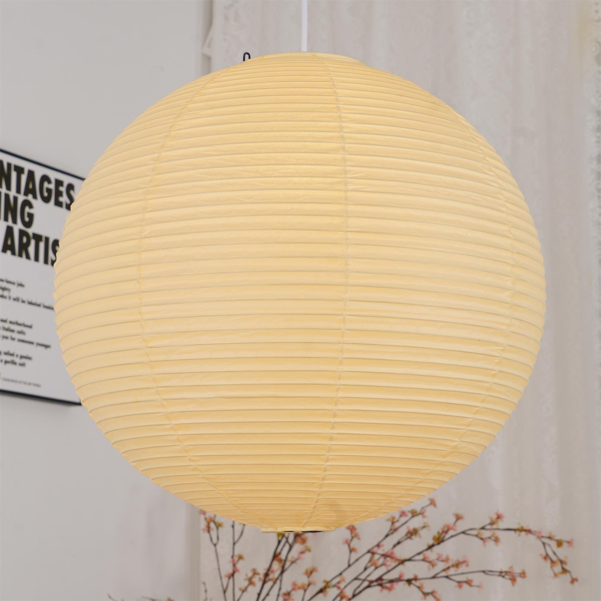Hanglamp met bolvormige kap en opvouwbare structuur