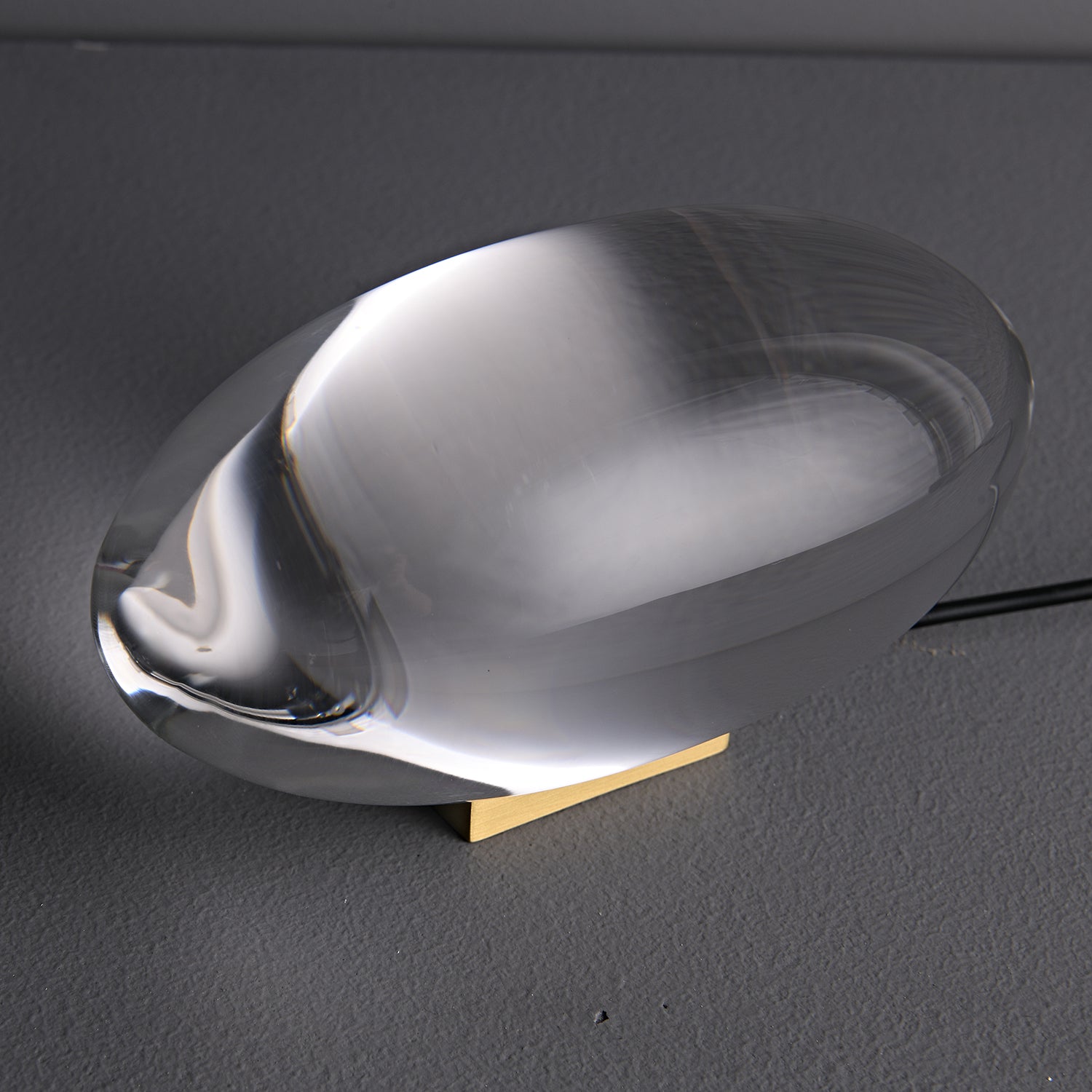 Artystyczna lampa stołowa w kształcie oka