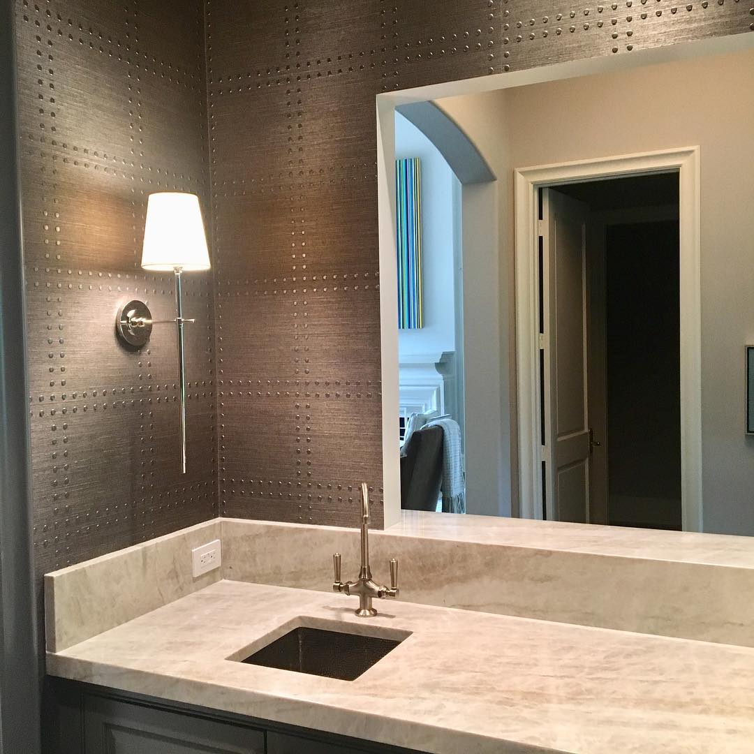 Lampe murale avec bras en métal et abat-jour en tissu