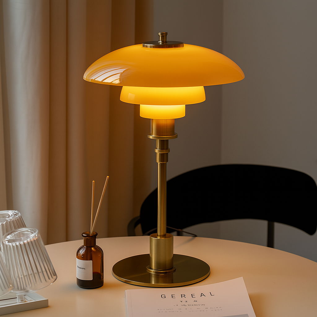 Minimalistyczna duńska designerska lampa stołowa