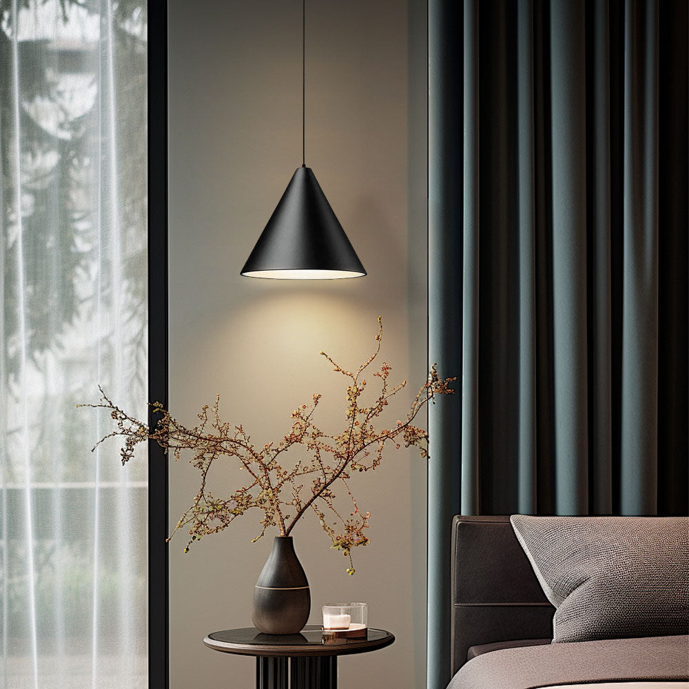 Klasyczna lampa wisząca stożkowa