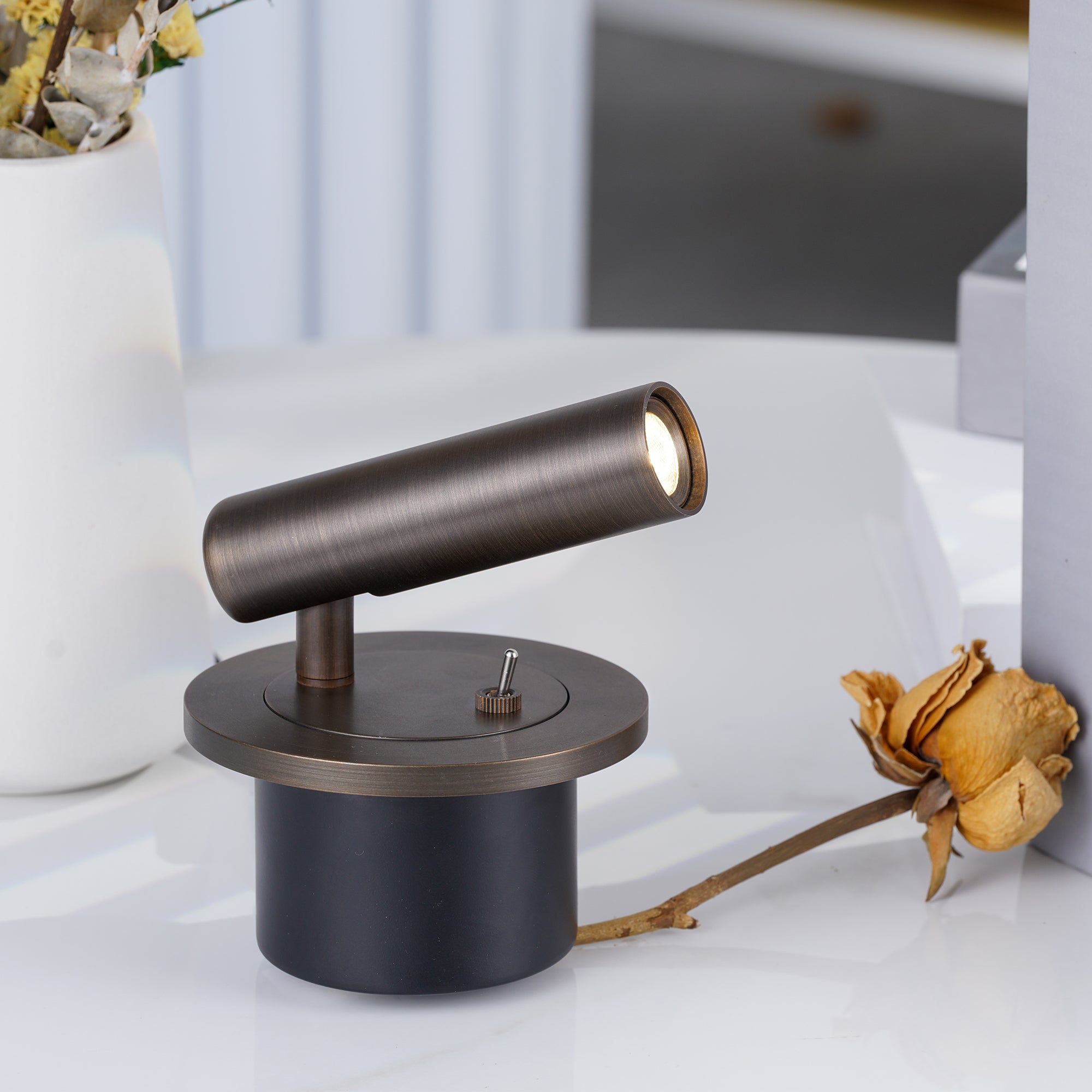 Lampe murale minimaliste pour la lecture