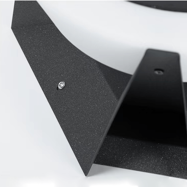 Solarlamp buiten met ronde plaat en wit licht